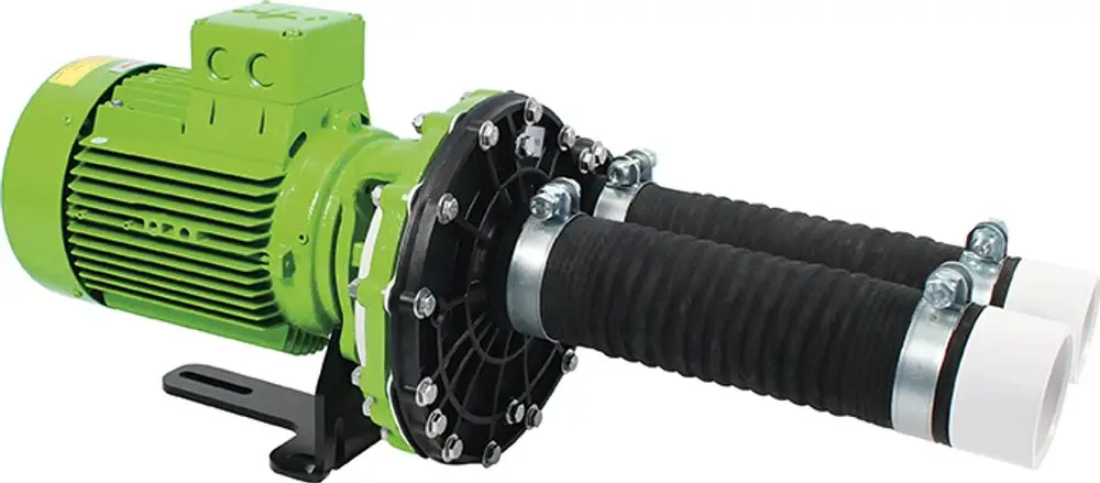 Grüner Pumpenbausatz mit Elektromotor und zwei flexiblen Schläuchen, montiert auf einer Halterung. Produkt von Grünbeck, geeignet für verschiedene Anwendungen.